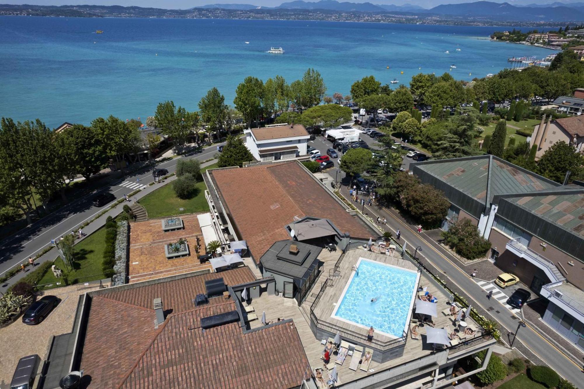 Alevic Hotel Sirmione Exterior photo